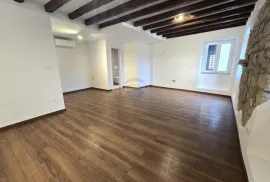 Rovinj,novorenovirani stan u starom gradu-75m2, Rovinj, Appartement