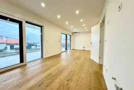 Crikvenica- luksuzna kuća sa 2 stana 292 m2, kvalitetna novogradnja, Crikvenica, بيت