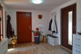 Istra, Fažana, kuća s bazenom 500 m od mora, Fažana, Maison