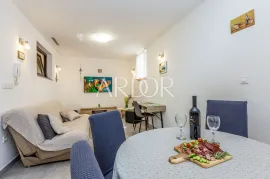 Malinska, apartman sa okućnicom, Malinska-Dubašnica, Appartamento