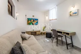 Malinska, apartman sa okućnicom, Malinska-Dubašnica, Appartamento