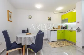 Malinska, apartman sa okućnicom, Malinska-Dubašnica, Appartamento