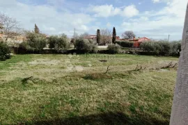 EKSKLUZIVNA PONUDA ! Kuća sa građevinskim zemljištem, Svetvinčenat, Maison