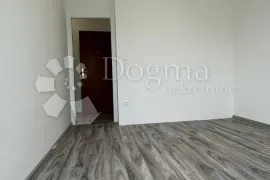 Renoviran stan s mogućnošću dodatne sobe - Vidikovac., Pula, Appartement