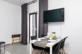 PREKRASNA APARTMANSKA VILA NA BRAČU DRUGI RED DO MORA, Postira, Дом