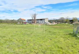 Zadar - Žerava građevinsko zemljište 1613m2 mirno okruženje! 137000€, Nin, Terra