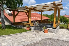 Plitvička jezera - Motel i restoran na odličnoj lokaciji! 1.350.000€, Rakovica, Immobili commerciali