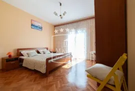 Bibinje - kuća katnica cca 150 m od mora i uređene plaže! 495000€, Bibinje, House