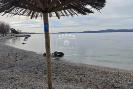 Bibinje - kuća katnica cca 150 m od mora i uređene plaže! 495000€, Bibinje, Ev