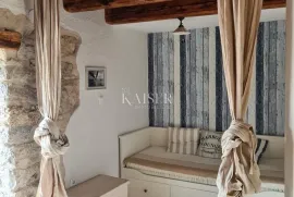 Otok Krk, Malinska- kamena kuća 120m2 s bazenom, Malinska-Dubašnica, Casa