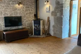 Otok Krk, Malinska- kamena kuća 120m2 s bazenom, Malinska-Dubašnica, Casa