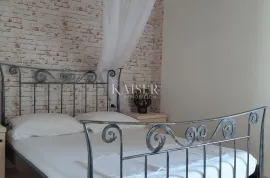 Otok Krk, Malinska- kamena kuća 120m2 s bazenom, Malinska-Dubašnica, Casa