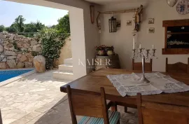 Otok Krk, Malinska- kamena kuća 120m2 s bazenom, Malinska-Dubašnica, Casa