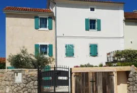 Otok Krk, Malinska- kamena kuća 120m2 s bazenom, Malinska-Dubašnica, Casa