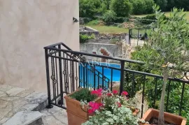 Otok Krk, Malinska- kamena kuća 120m2 s bazenom, Malinska-Dubašnica, Casa