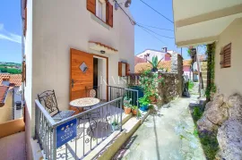 Otok Krk, Vrbnik- adaptirana kuća 72m2 u staroj jezgri Vrbnika, Vrbnik, House