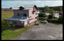 Kuća sa prostranim zemljištem Odranski obrež, Zagreb, بيت