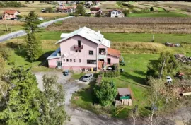 Kuća sa prostranim zemljištem Odranski obrež, Zagreb, بيت