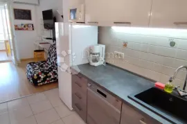 Savršenstvo  u Ravnima, Raša, Flat