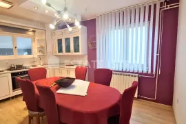 Veliki stan u višeetažnoj kući - Busoler - Pula, Pula, Appartement