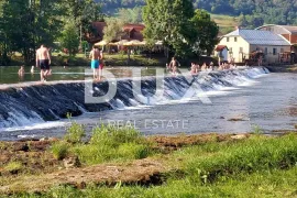 BOSILJEVO - samostojeća kuća s prostranom okućnicom na odličnoj lokaciji, PRILIKA, Bosiljevo, Haus