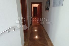 HOTEL PRVI RED DO MORA, ZAOSTROG, Gradac, Propriedade comercial