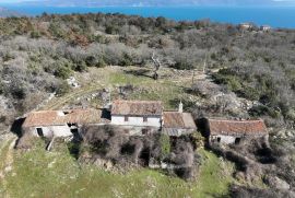 Kuća na osami s 22 HA zemljišta, Labin, Casa