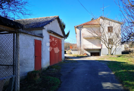 KUĆA SA POTENCIJALOM I VELIKOM OKUĆNICOM OD 2777 m2, Pićan, Дом