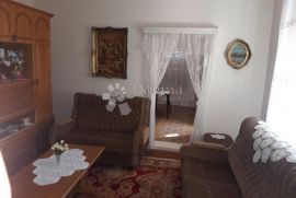 Kuca sa placem od 1800 m²,centar Knezevi Vinogradi,Baranja, Kneževi Vinogradi, House