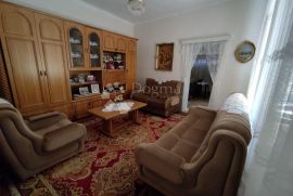 Kuca sa placem od 1800 m²,centar Knezevi Vinogradi,Baranja, Kneževi Vinogradi, House