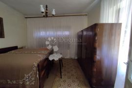 Kuca sa placem od 1800 m²,centar Knezevi Vinogradi,Baranja, Kneževi Vinogradi, House