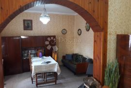 Kuca sa placem od 1800 m²,centar Knezevi Vinogradi,Baranja, Kneževi Vinogradi, House