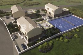 Istra, Gračišće, NOVOGRADNJA, ekskluzivna vila NKP 390 m2 s 2 bazena i teniskim terenom, Gračišće, House