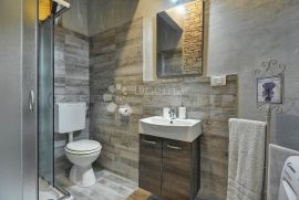 Vila sa dodatnim apartmanima te izuzetnim potencijalom, Pula, بيت