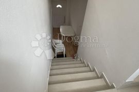 Predivna kuća sa dva apartmana na 100 metara od mora, Medulin, Casa