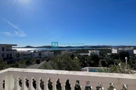 VODICE, lijepa villa na zemljištu 1867 m2, otvoren pogled na more, bazen, Vodice, Casa