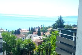 Opatija - etaža zgrade sa potkrovljem (pogled), parking, centar Opatije, Opatija, Appartement