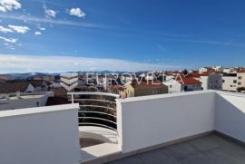 Zadar, Plovanija, prostran trosoban stan, Zadar, Apartamento