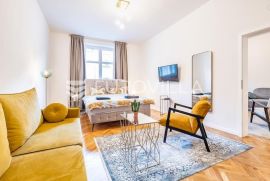 Zagreb, Centar, atraktivan novoadaptiran dvoiposoban stan 70 m2, Zagreb, Flat