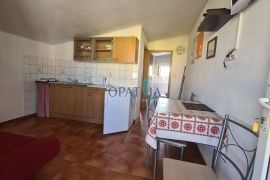 Vir, samostojeca kuca sa 5 apartmana, 190m do mora, Vir, Casa