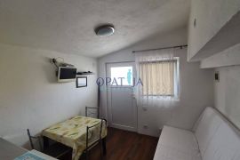 Vir, samostojeca kuca sa 5 apartmana, 190m do mora, Vir, Casa