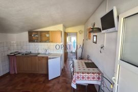 Vir, samostojeca kuca sa 5 apartmana, 190m do mora, Vir, Casa