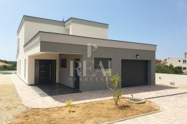 RAB-BANJOL, PREKRASNA VILA SA BAZENOM,  225 m2  NETO POVRŠINE, Rab, Σπίτι