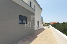 RAB-BANJOL, PREKRASNA VILA SA BAZENOM,  225 m2  NETO POVRŠINE, Rab, Σπίτι