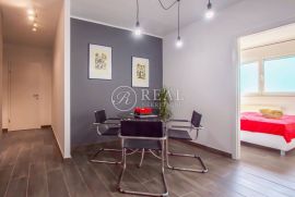 SNIŽENO! Prekrasan, kompletno renoviran 2S+DB stan od 88 m2!, Rijeka, Flat