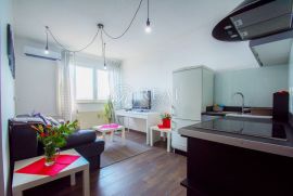 SNIŽENO! Prekrasan, kompletno renoviran 2S+DB stan od 88 m2!, Rijeka, Flat