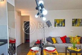 SNIŽENO! Prekrasan, kompletno renoviran 2S+DB stan od 88 m2!, Rijeka, Flat