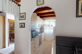 Kuće prodaja Ugljan 238 m2 + 112 m2 + velika okućnica, Preko, House