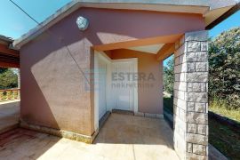 Kuće prodaja Ugljan 238 m2 + 112 m2 + velika okućnica, Preko, House