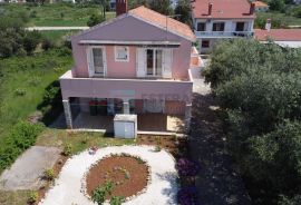 Kuće prodaja Ugljan 238 m2 + 112 m2 + velika okućnica, Preko, House